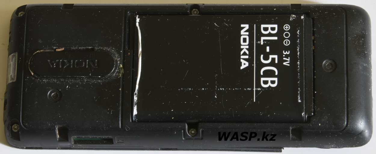 Nokia 107 Dual SIM снимаем заднюю крышку телефона