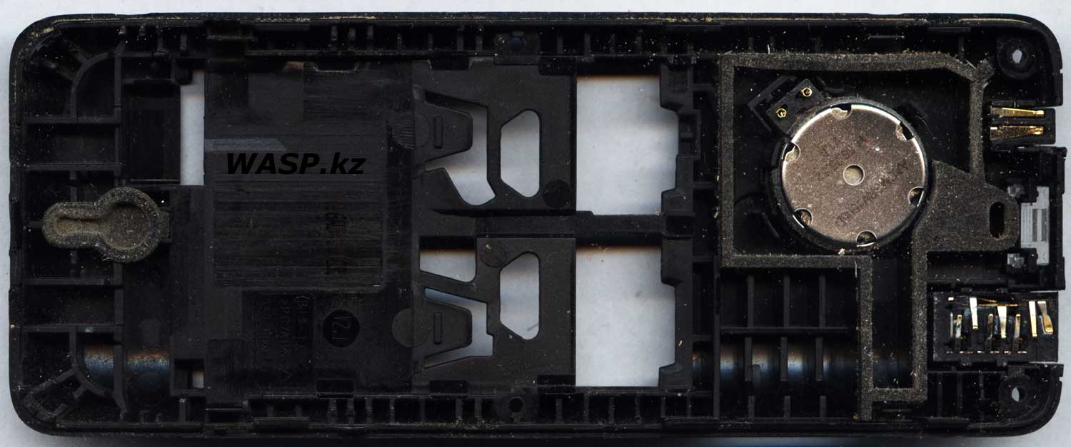 Nokia 107 Dual SIM разборка, половинки корпуса изнутри