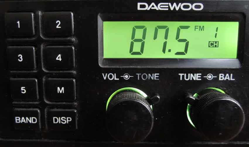  DAEWOO AKF-611 AM/FM