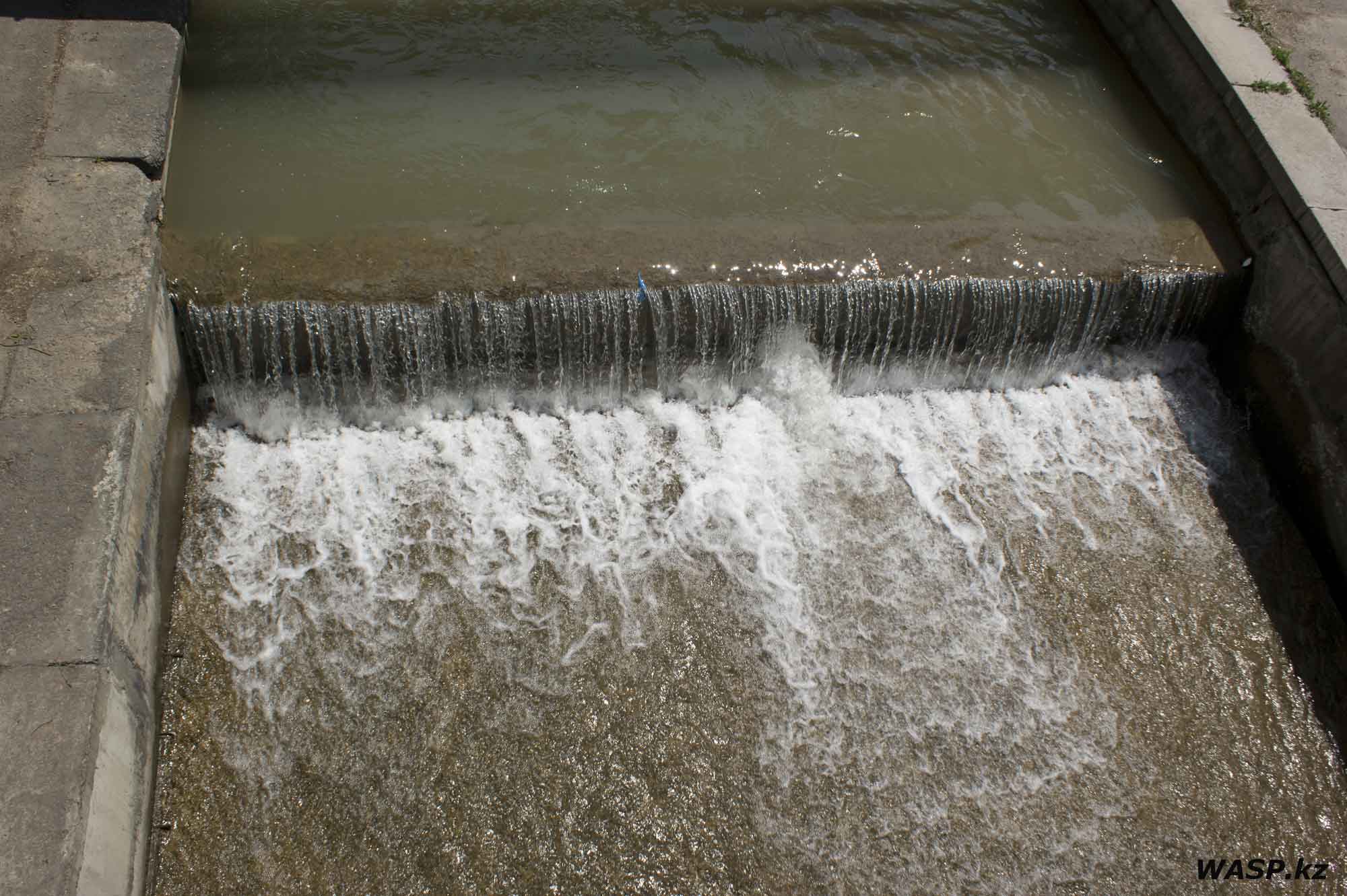 Почему горная вода в реке Большая Алматинка такая мутная