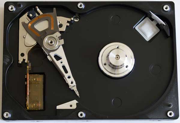 как устроен жесткий диск IBM Deskstar IC35L060AVV207-0 описание