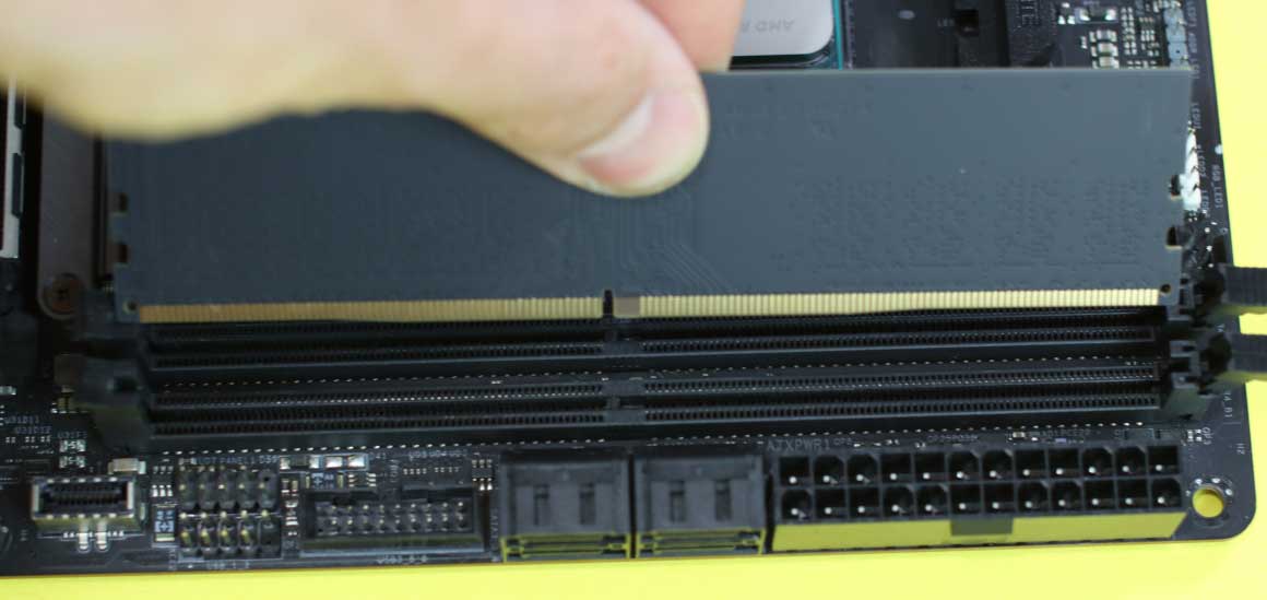 установка оперативной памяти DDR4 - самостоятельная сборка компьютера