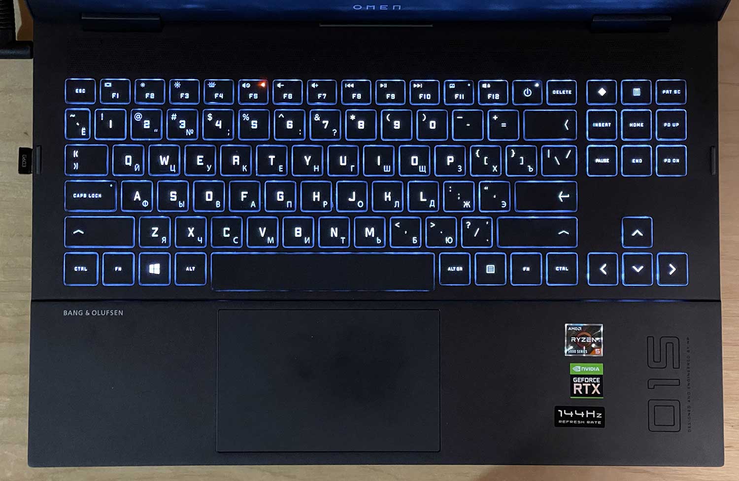 HP OMEN 15-en1034ur - клавиатура с подсветкой и тачпад