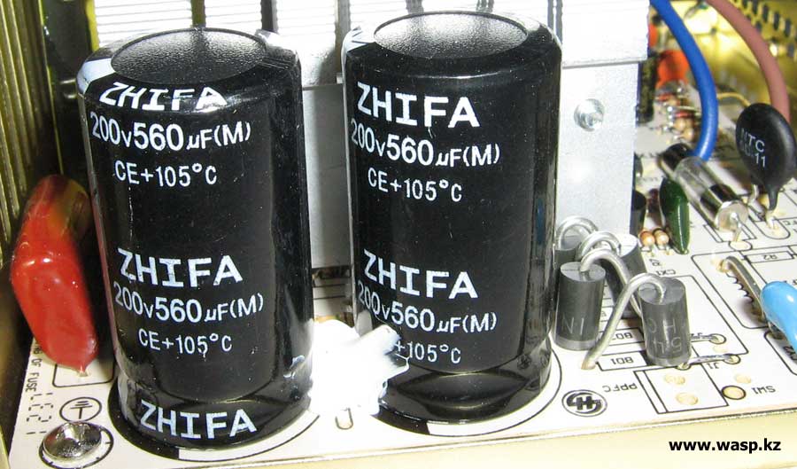 входные конденсаторы ZHIFA в блоке питания Crown CM-PS450