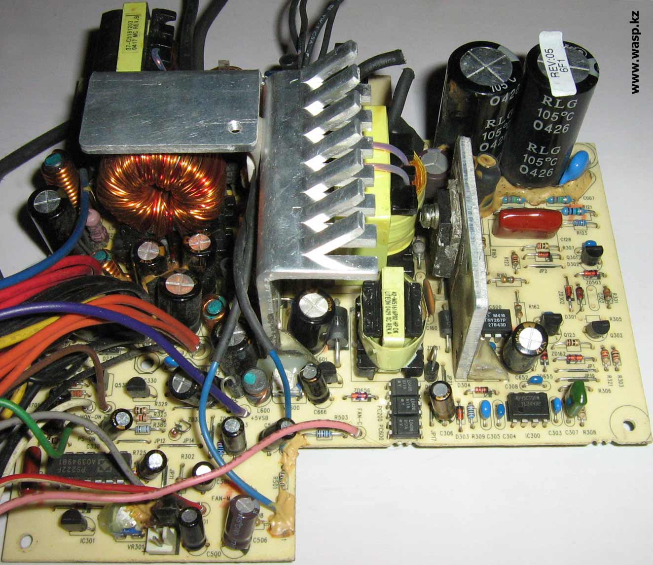 конденсаторы OST в блоке питания Lite-on PS-5161-6F1