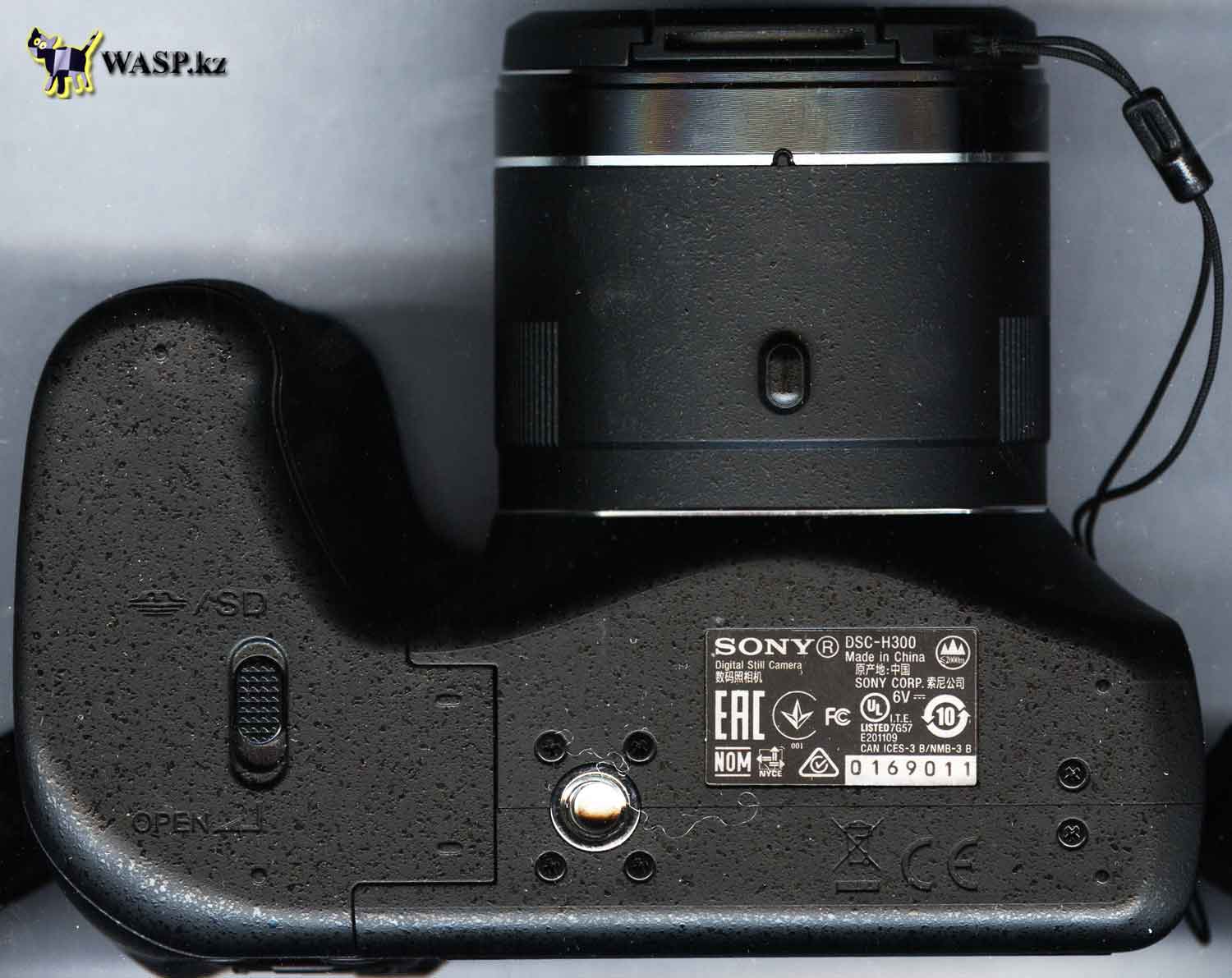Sony Cyber-shot DSC-H300 нижняя часть аппарата