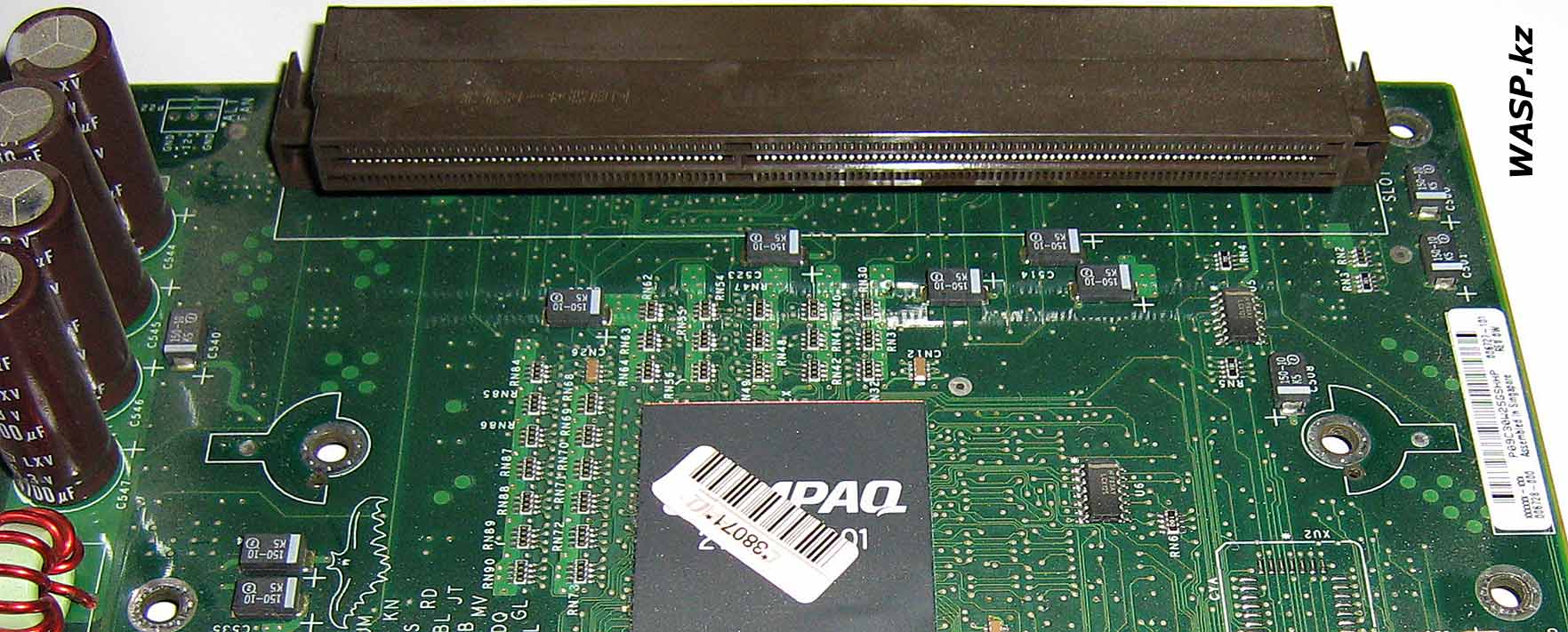 Slot-1 под процессоры Пентиум-2 на материнской плате Compaq