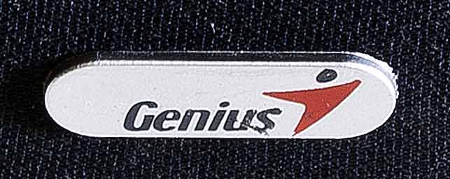 Genius логотип на акустической системе