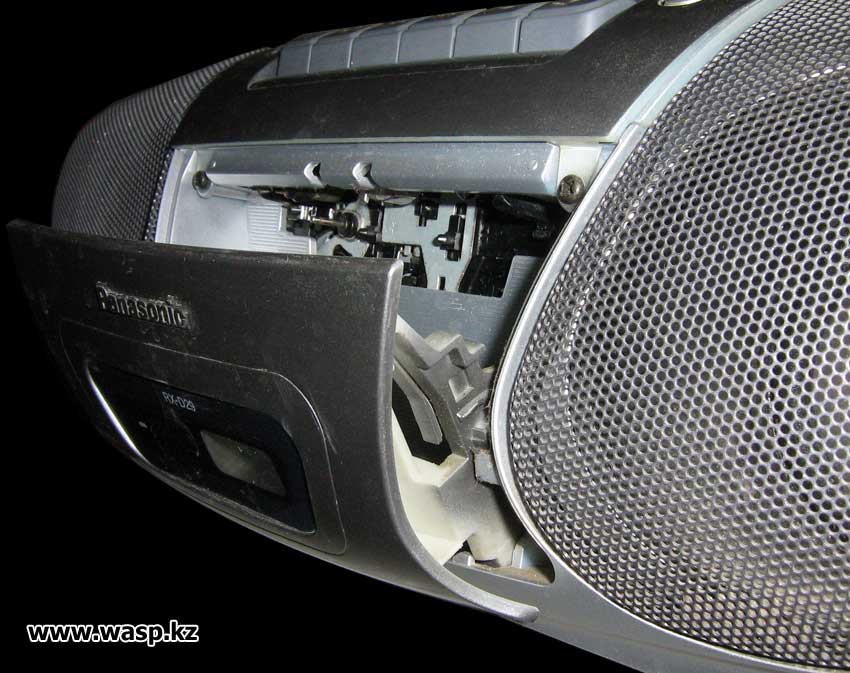 Panasonic RX-D29 открытый подкассетник