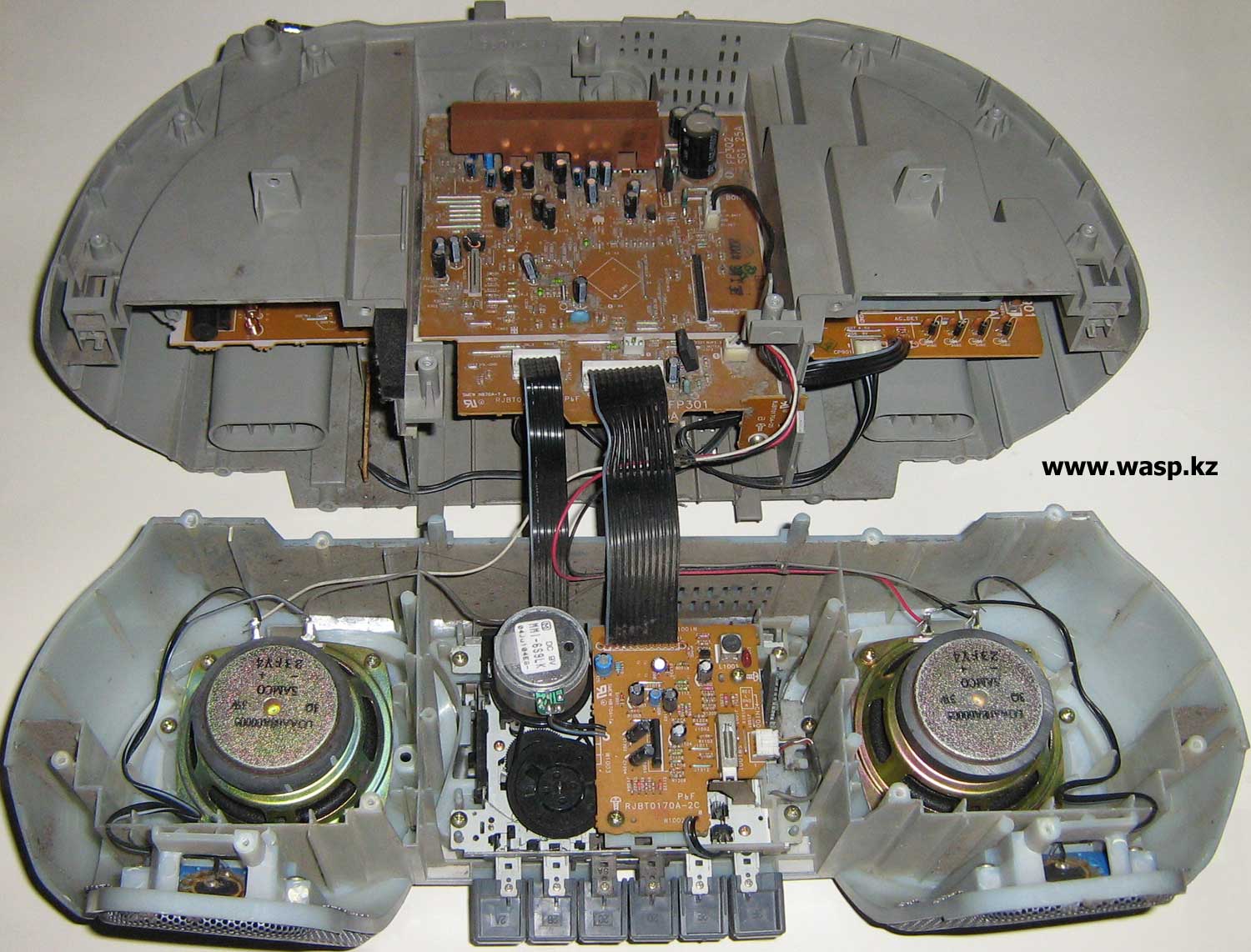 Panasonic RX-D29 разъединение двух половинок корпуса