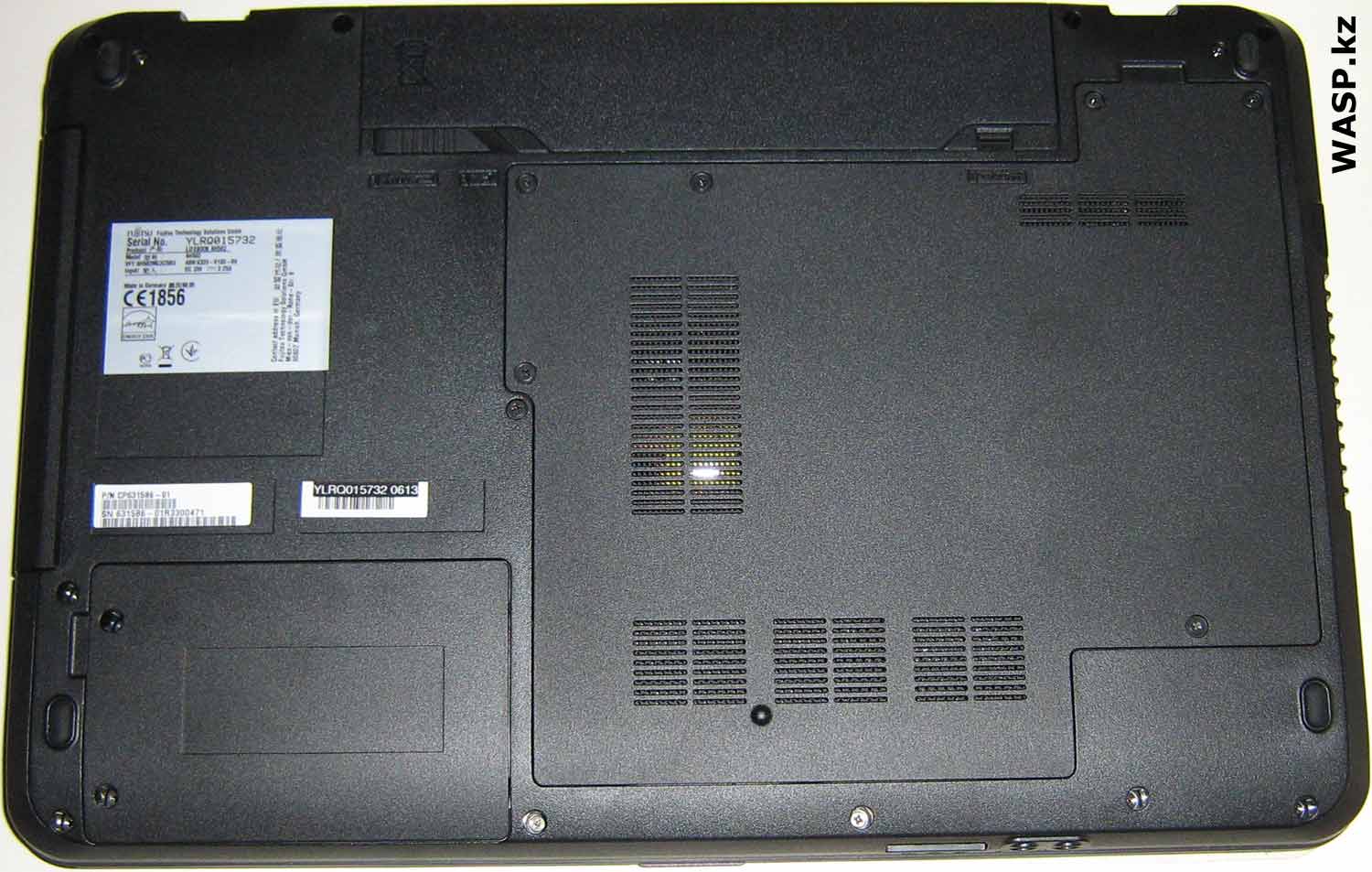 ноутбук Fujitsu LIFEBOOK AH502 NG вид снизу