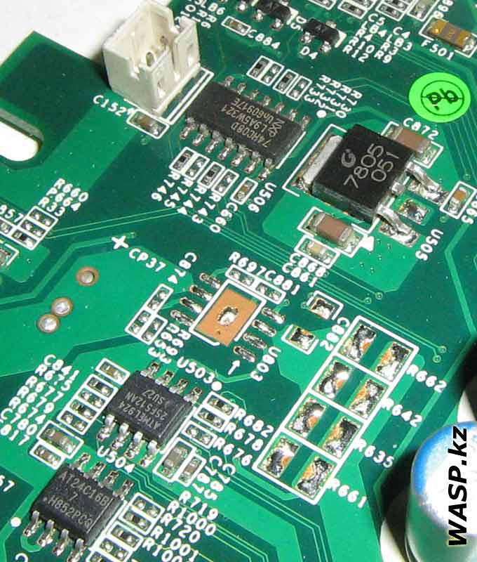 AT24C16B чип EEPROM,  25F512AN. Компаратор 74C08D.
