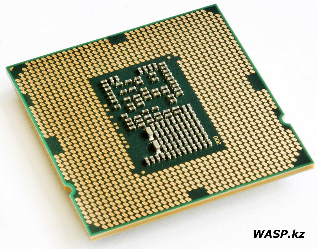 Intel Core i3 540 SLBTD нижняя сторона и позолоченные контактные площадки