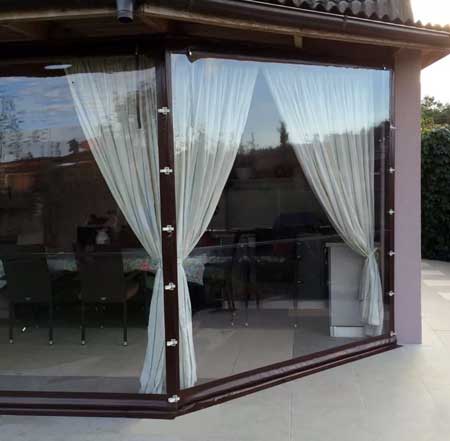 Мягкие окна из ПВХ очень удобно и дешево, просто и безопасно