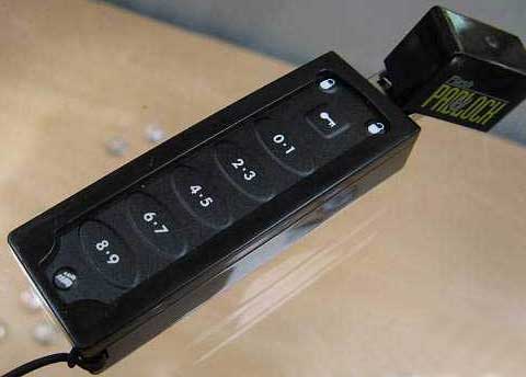 Corsair Flash Padlock ����� ������ � ������� ������