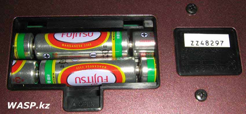 BOSS AD-8 батарейки и кнопка reset на дне