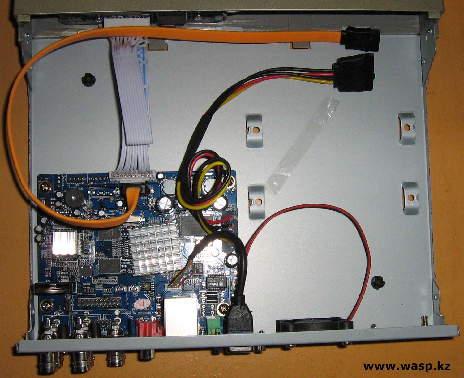 AP-9114HV устройство и монтаж жесткого диска
