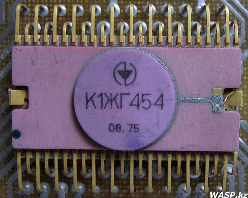 микросхема К1ЖГ454 в советском калькуляторе