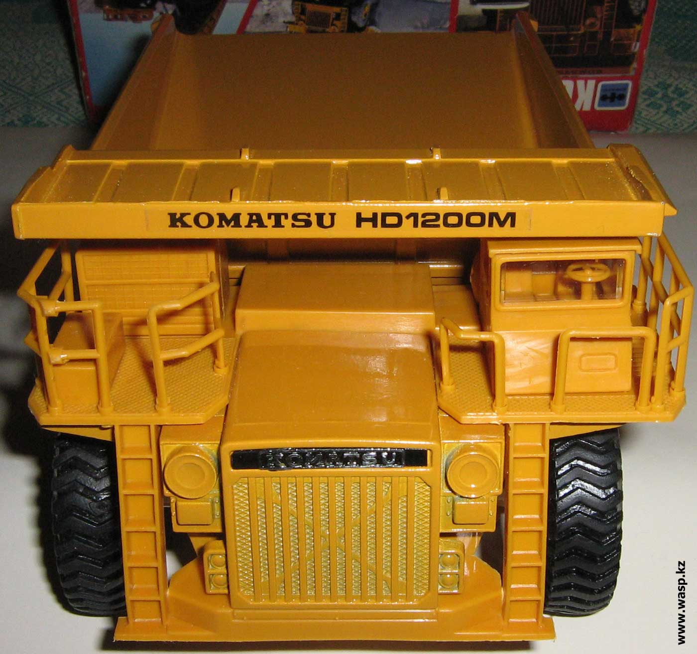 KOMATSU HD1200M самосвал миниатюрная копия